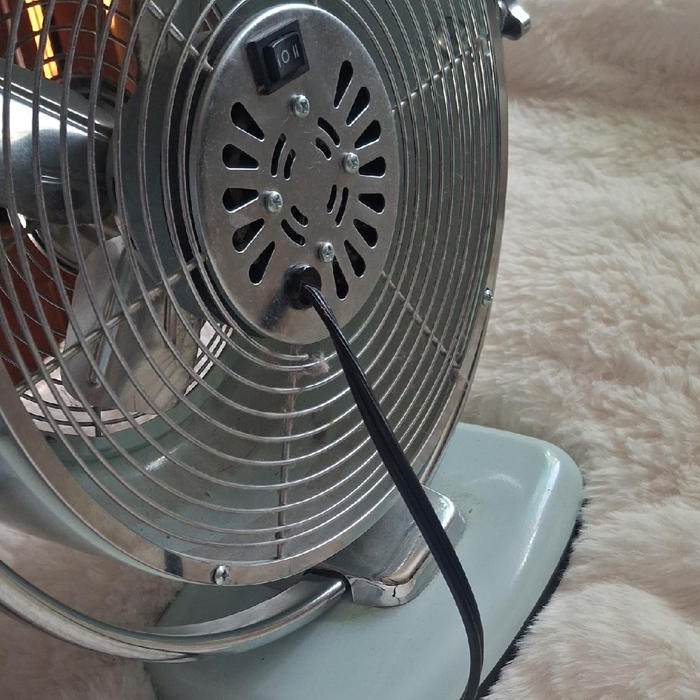 Merkury Vintage Desk Fan - Soft Green - Picture 4 of 5